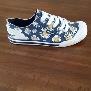 New In Box Rocket Dog Womens Daisy Sneakers - Size 7